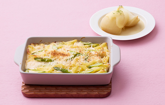 写真 鶏肉とアスパラのグラタンと丸ごと玉ねぎのコンソメ煮